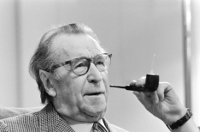 Georges Simenon.