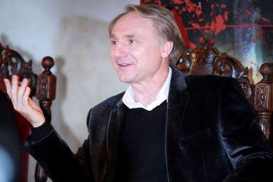 Dan Brown