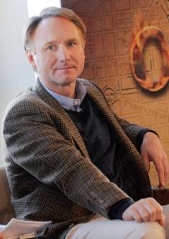 Dan Brown neznášal nudné omše, kým mu Boh neporadil, ako to zvládne: Chlapče, zober si udicu!