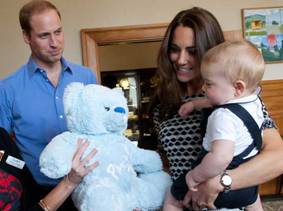 http://www.hellomagazine.com/imagenes/royalty/2014041018096/prince-william-speech-prince-george/0-94-479/family--z.jpg