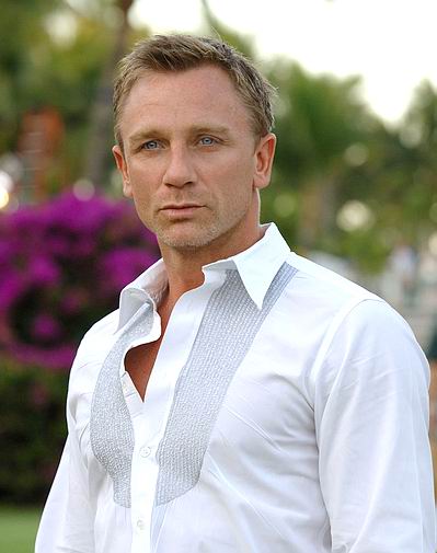 James Bond v úlohe novinára